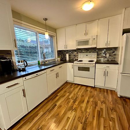 North Nanaimo Gem - Garden-View Room With Private Ensuite 外观 照片