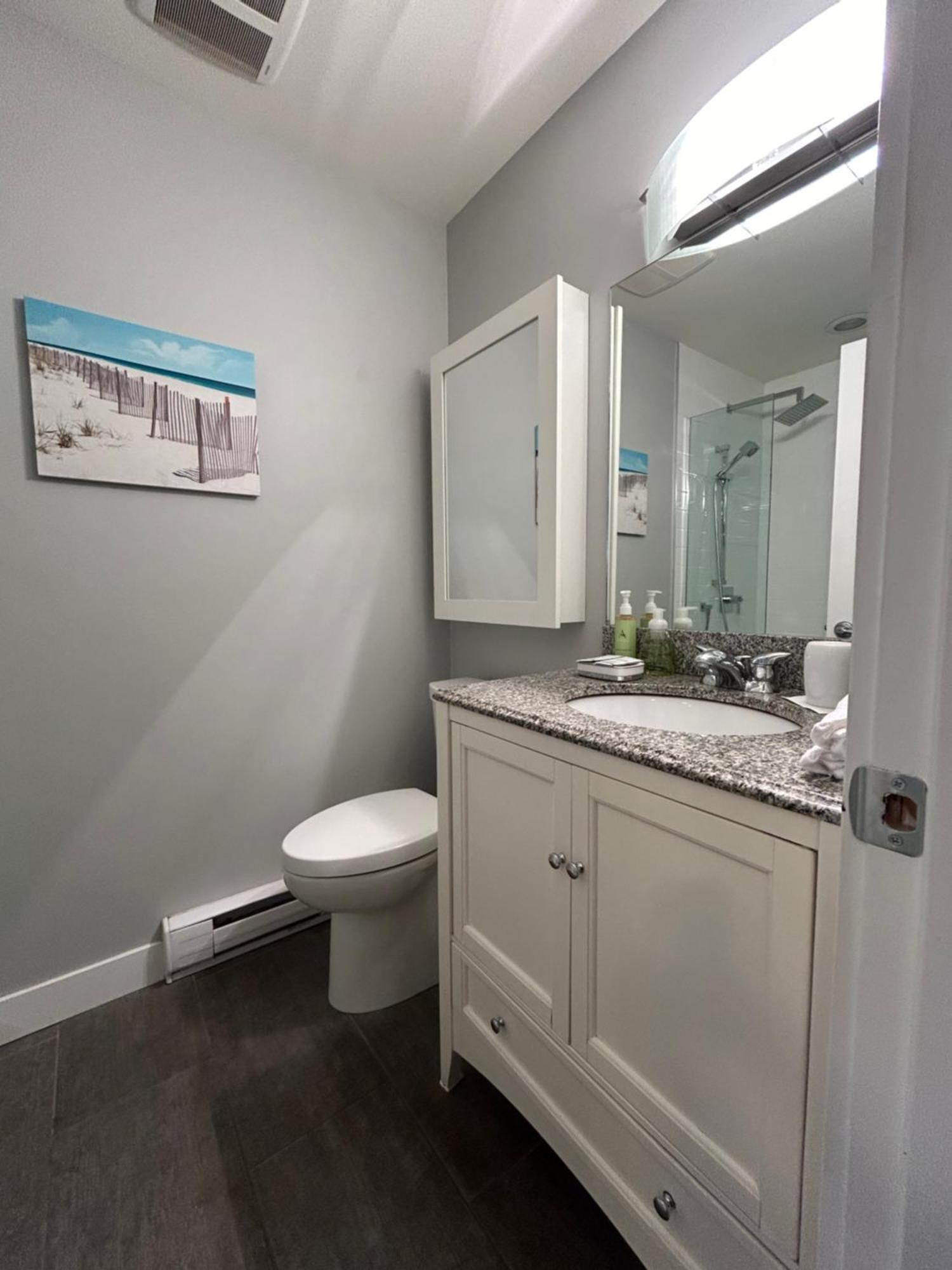 North Nanaimo Gem - Garden-View Room With Private Ensuite 外观 照片
