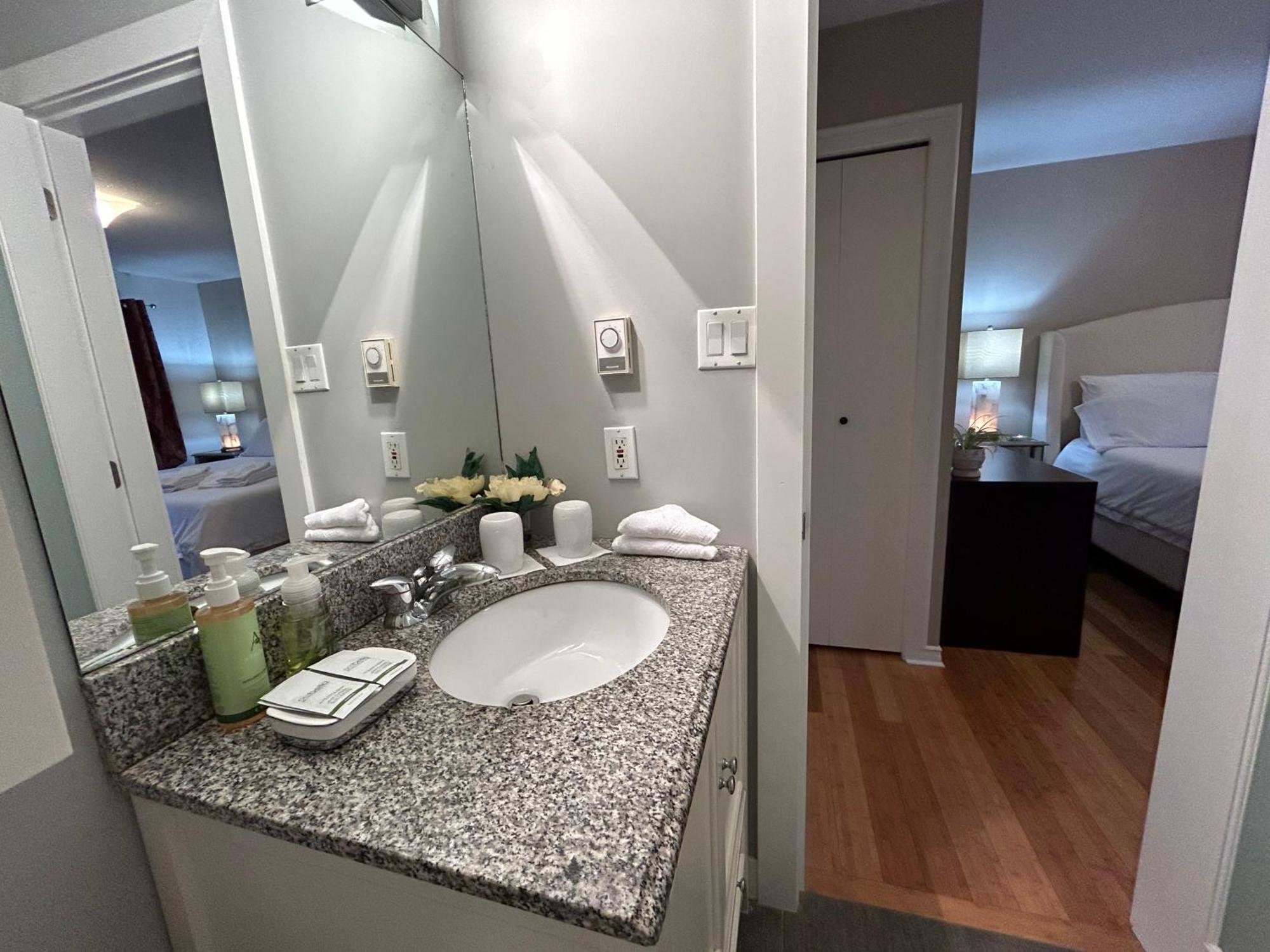 North Nanaimo Gem - Garden-View Room With Private Ensuite 外观 照片