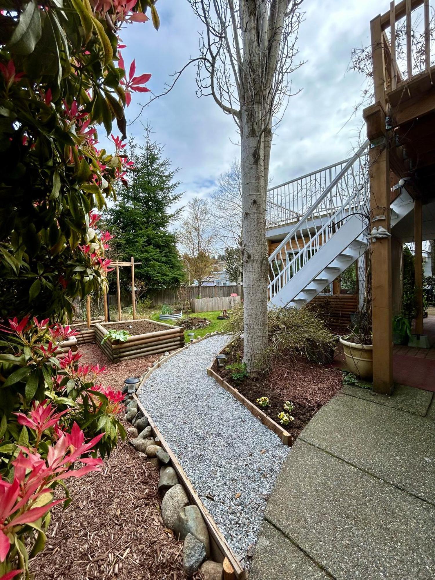 North Nanaimo Gem - Garden-View Room With Private Ensuite 外观 照片