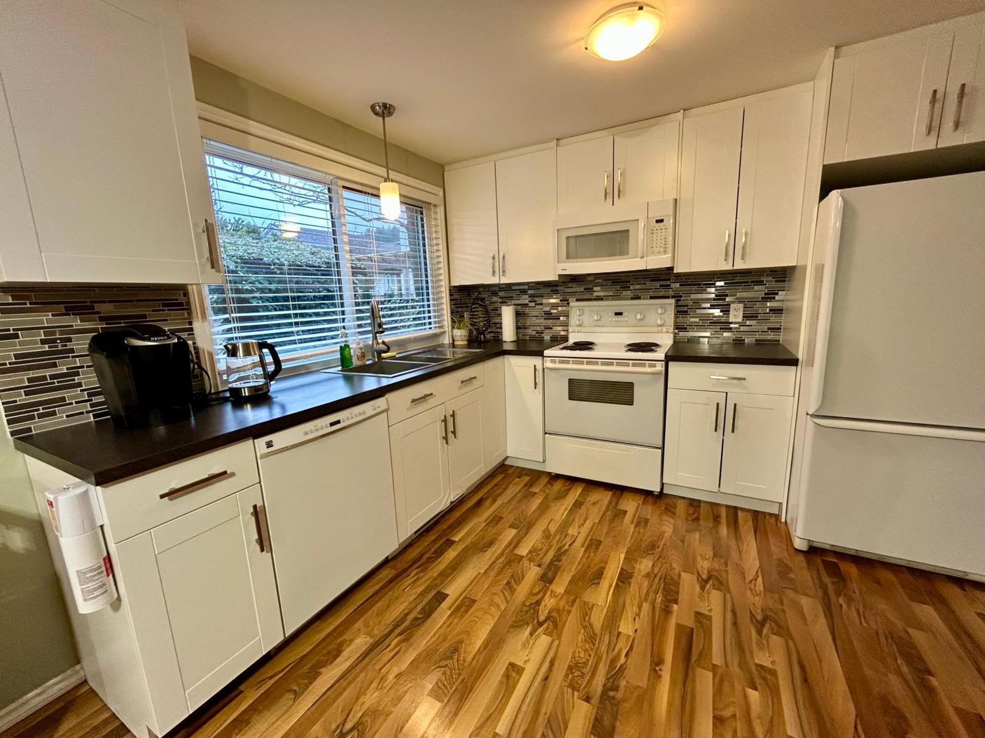 North Nanaimo Gem - Garden-View Room With Private Ensuite 外观 照片